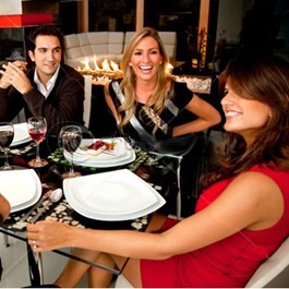 Wie ontdekt de Verrader? aan tafel