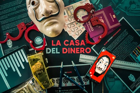 La Casa Del Dinero at home