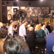 62) Pop Quiz *  (Eigen locatie)