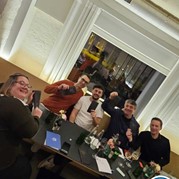 49) Wie ontdekt de Verrader? aan tafel *  (Eigen locatie)