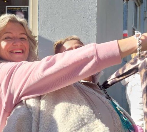 Gooische vrouwen met begeleiding op afstand  (Eigen locatie)