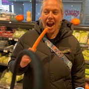 15) Gooische vrouwen met begeleiding op afstand  (Eigen locatie)