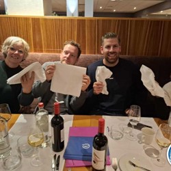 Wie ontdekt de Verrader? aan tafel *  (Eigen locatie)