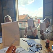 24) Wie ontdekt de Verrader? aan tafel Arnhem