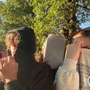 5) Cluedo met begeleiding op afstand  (Eigen locatie)