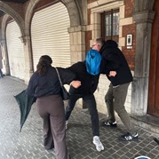 17) Help, de Directeur is ontvoerd! Met begeleiding op afstand  (Eigen locatie)